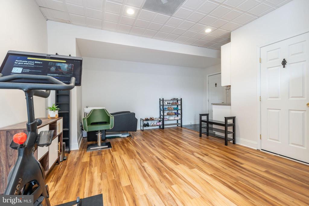 425 W 5TH AVENUE