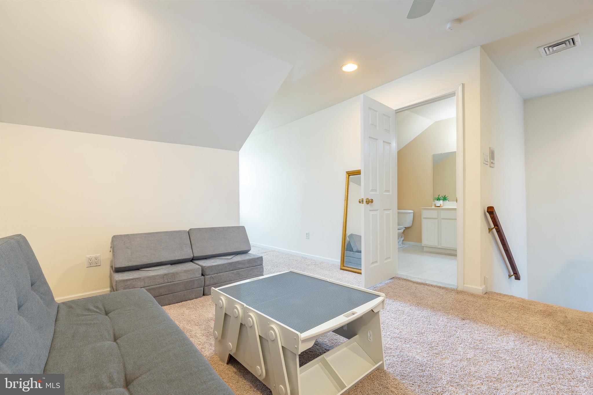 425 W 5TH AVENUE