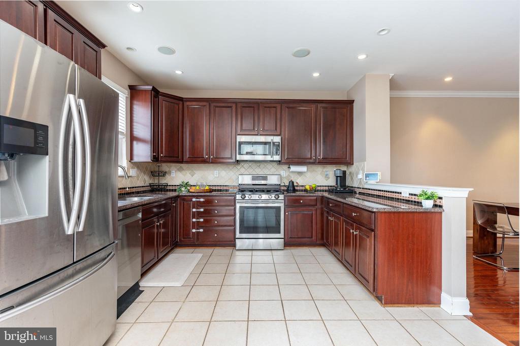 425 W 5TH AVENUE