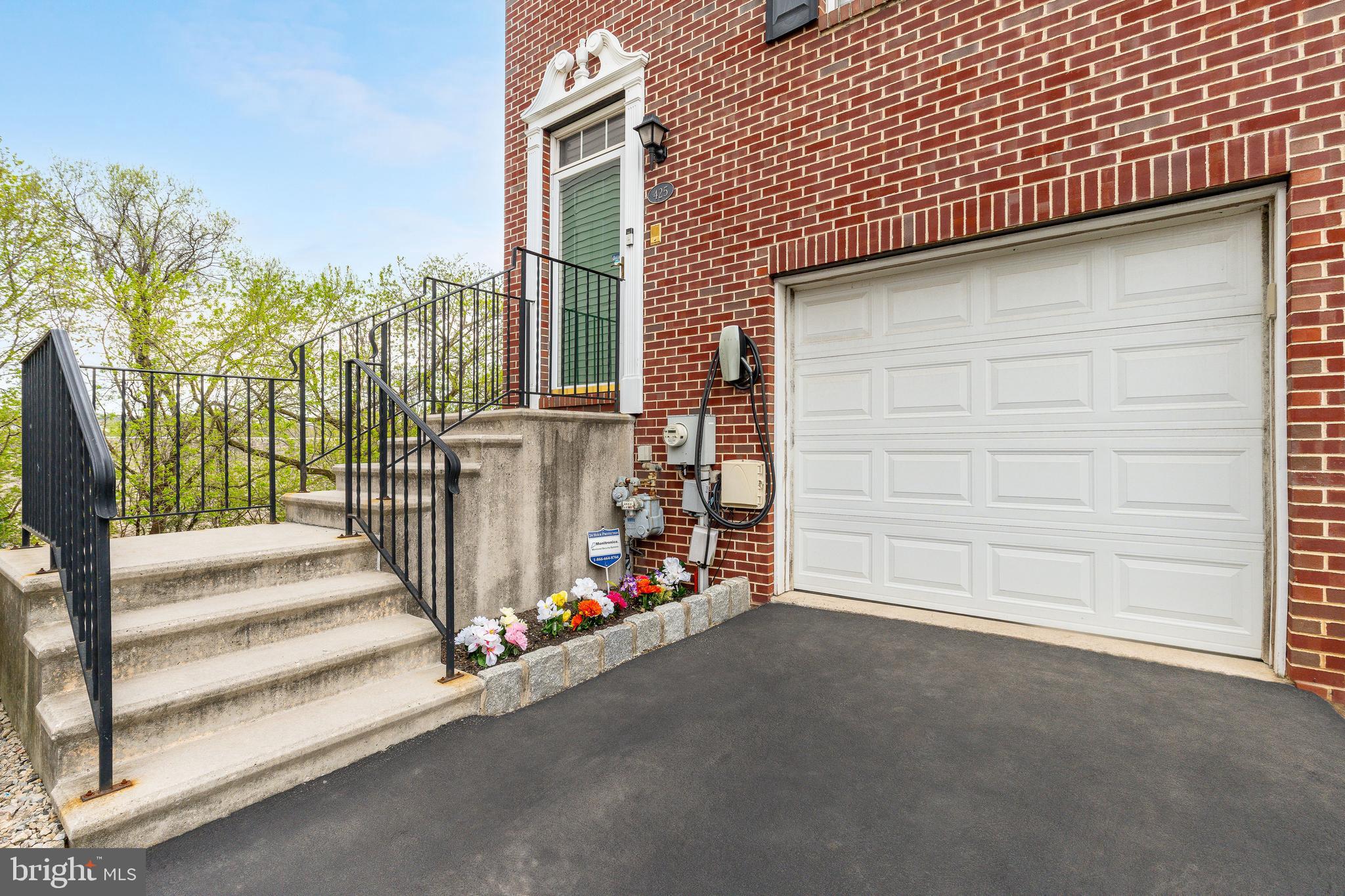 425 W 5TH AVENUE