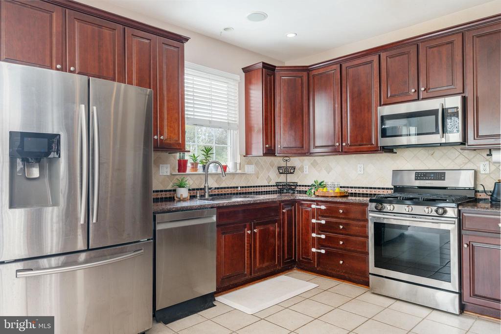 425 W 5TH AVENUE