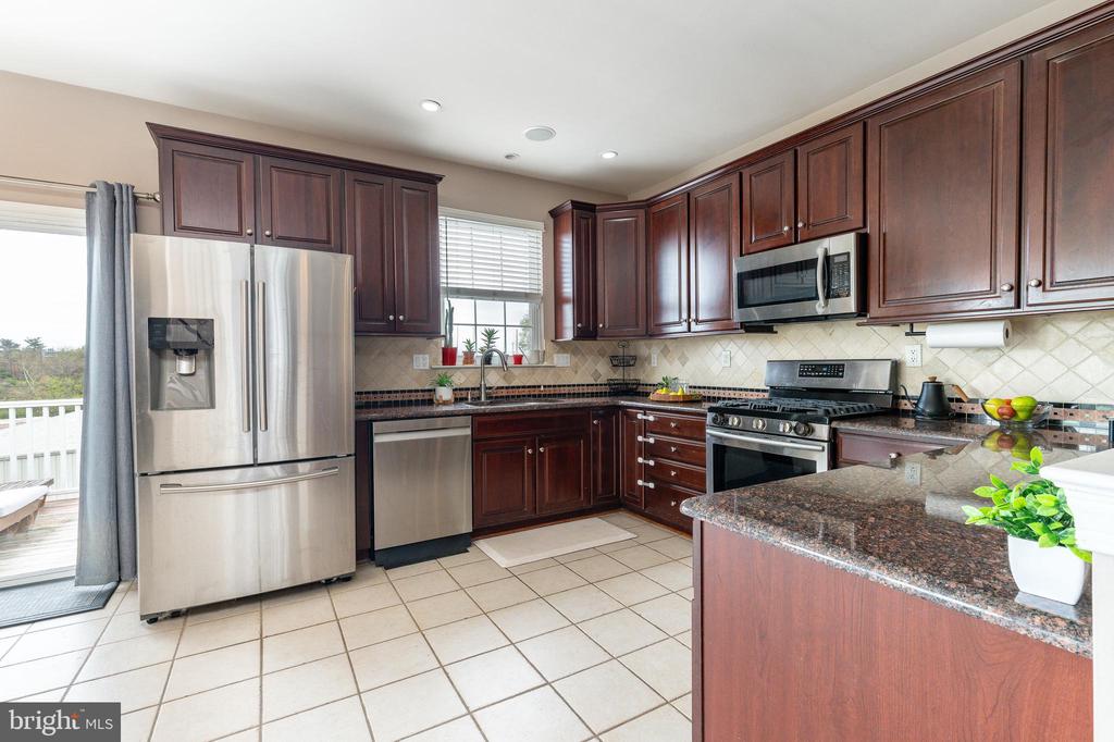 425 W 5TH AVENUE