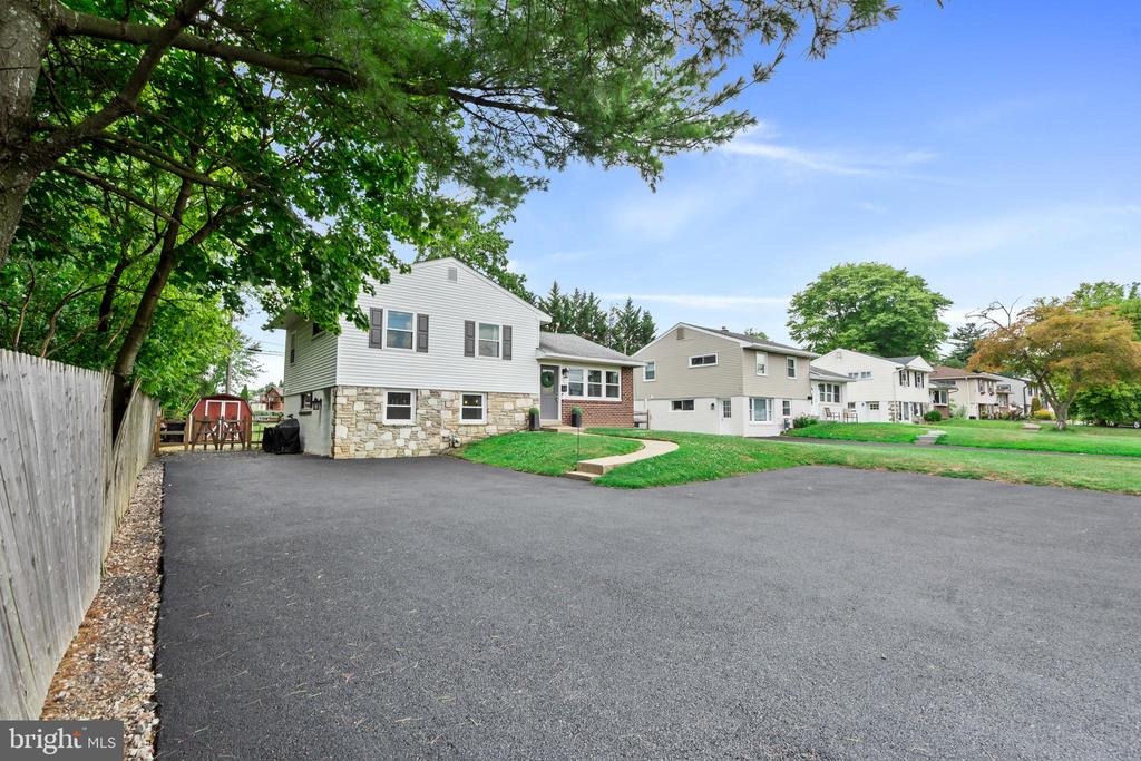 2700 E COUNTY LINE ROAD