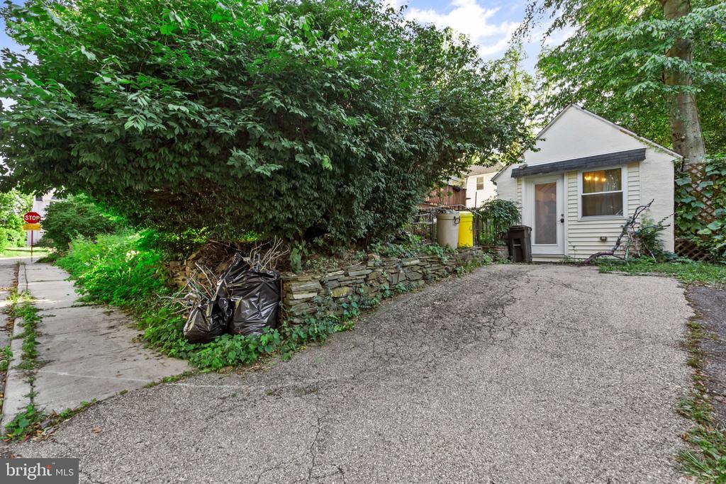 39 SABINE AVENUE