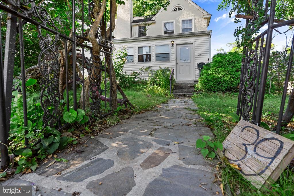 39 SABINE AVENUE
