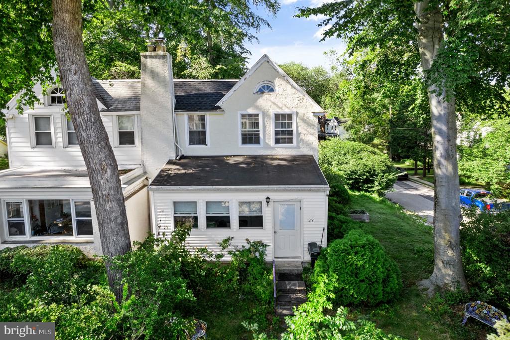 39 SABINE AVENUE