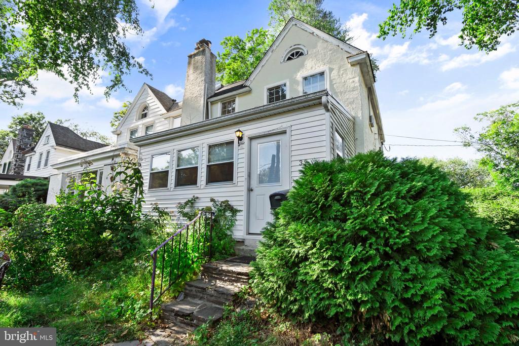39 SABINE AVENUE