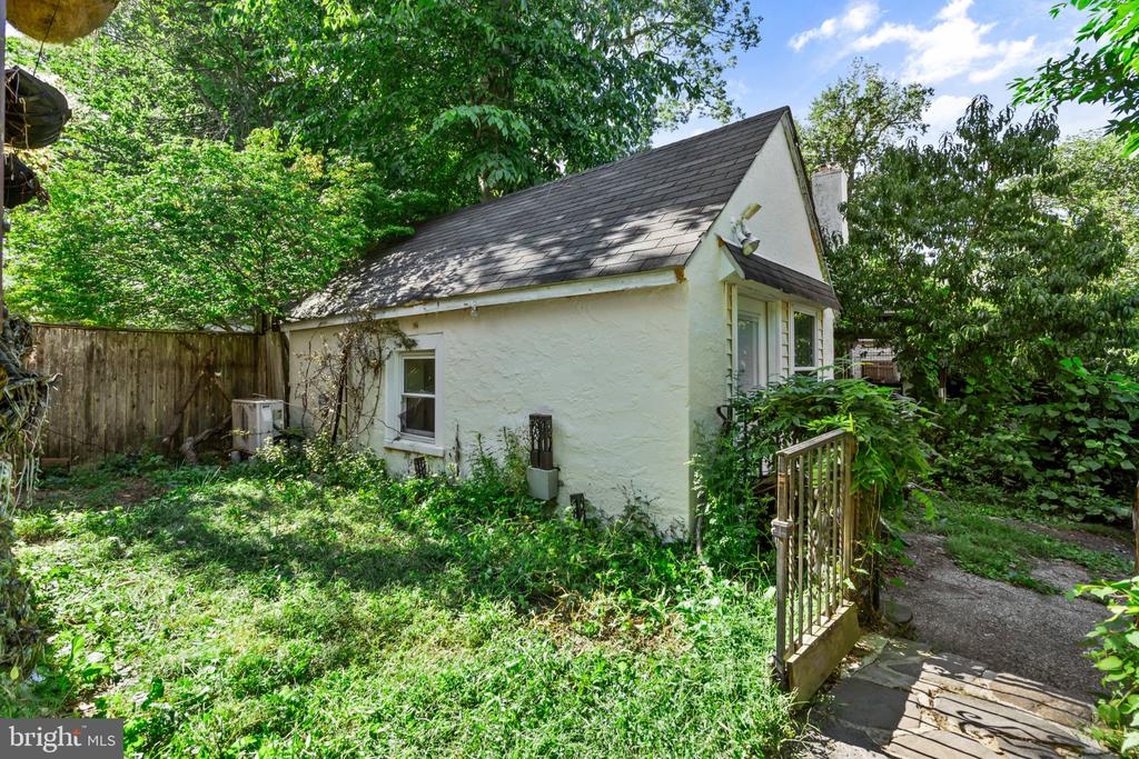39 SABINE AVENUE