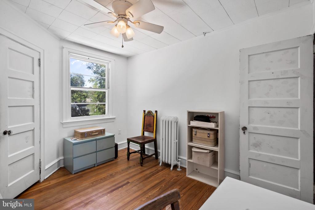 39 SABINE AVENUE