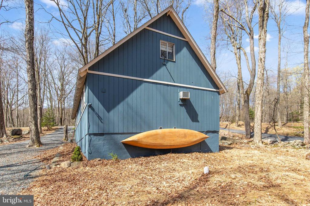 1475 LAKE LANE