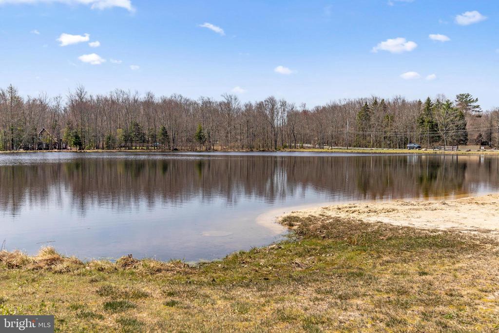1475 LAKE LANE