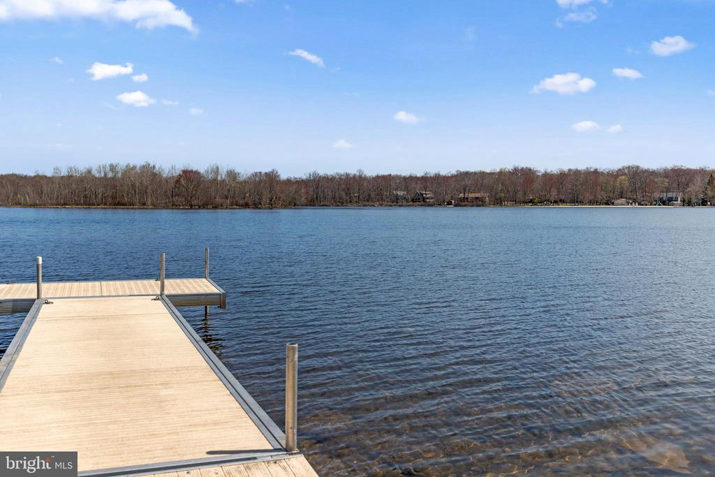 1475 LAKE LANE