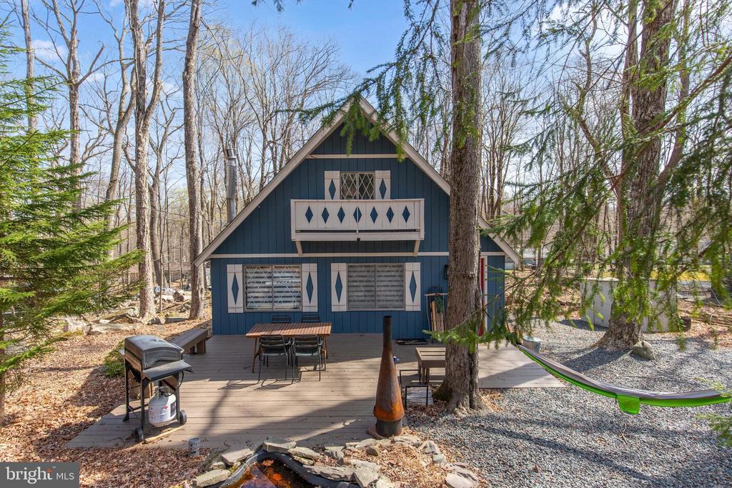 1475 LAKE LANE