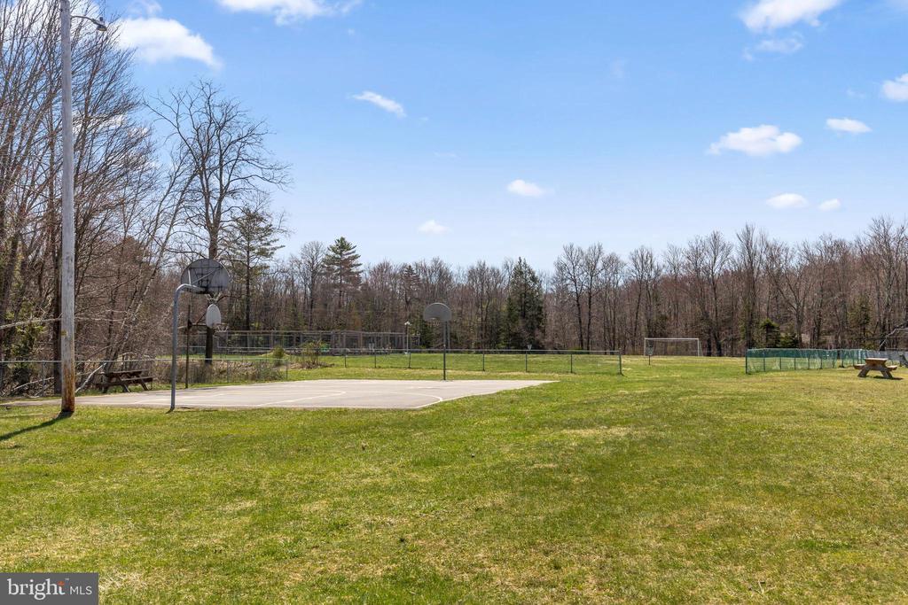 1475 LAKE LANE
