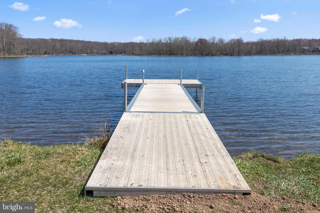 1475 LAKE LANE