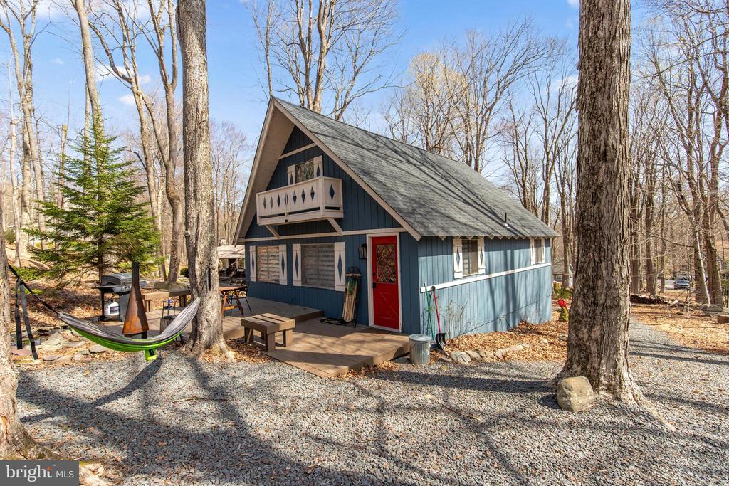 1475 LAKE LANE