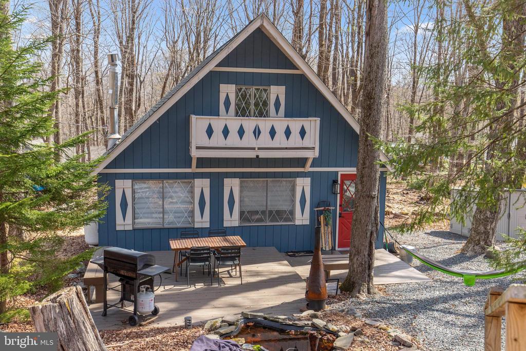 1475 LAKE LANE