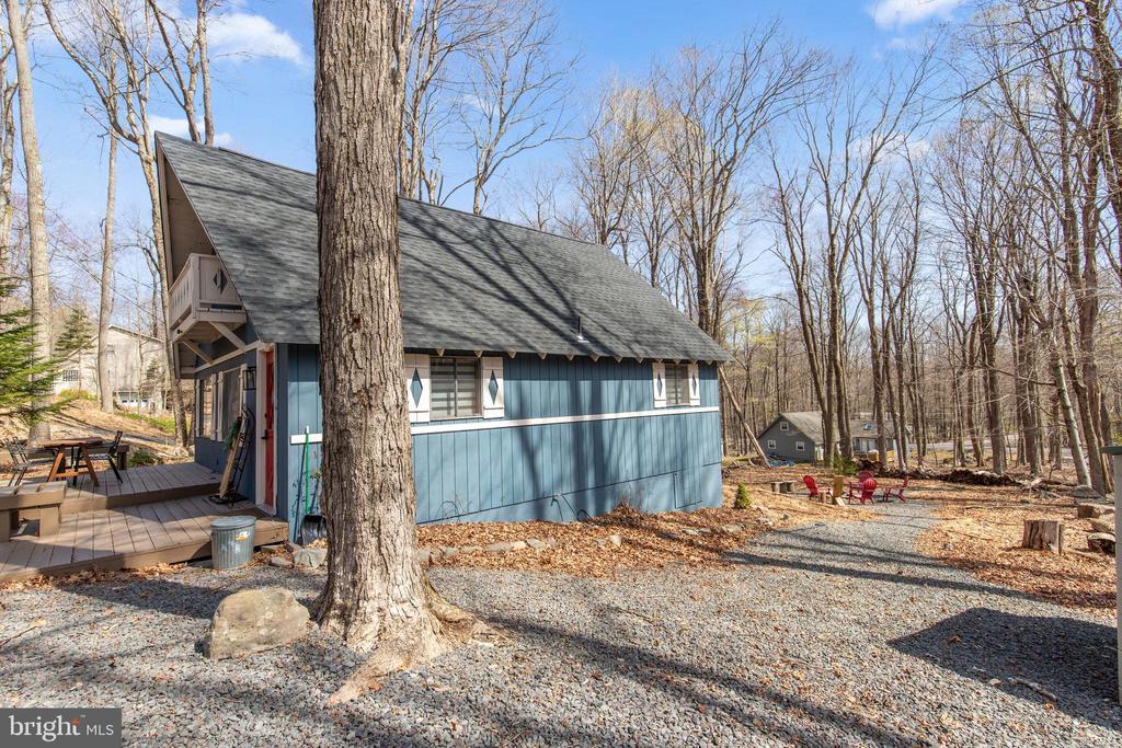 1475 LAKE LANE