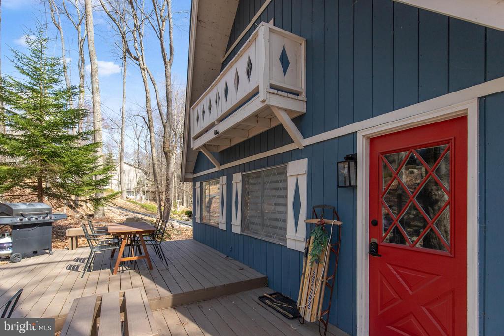 1475 LAKE LANE