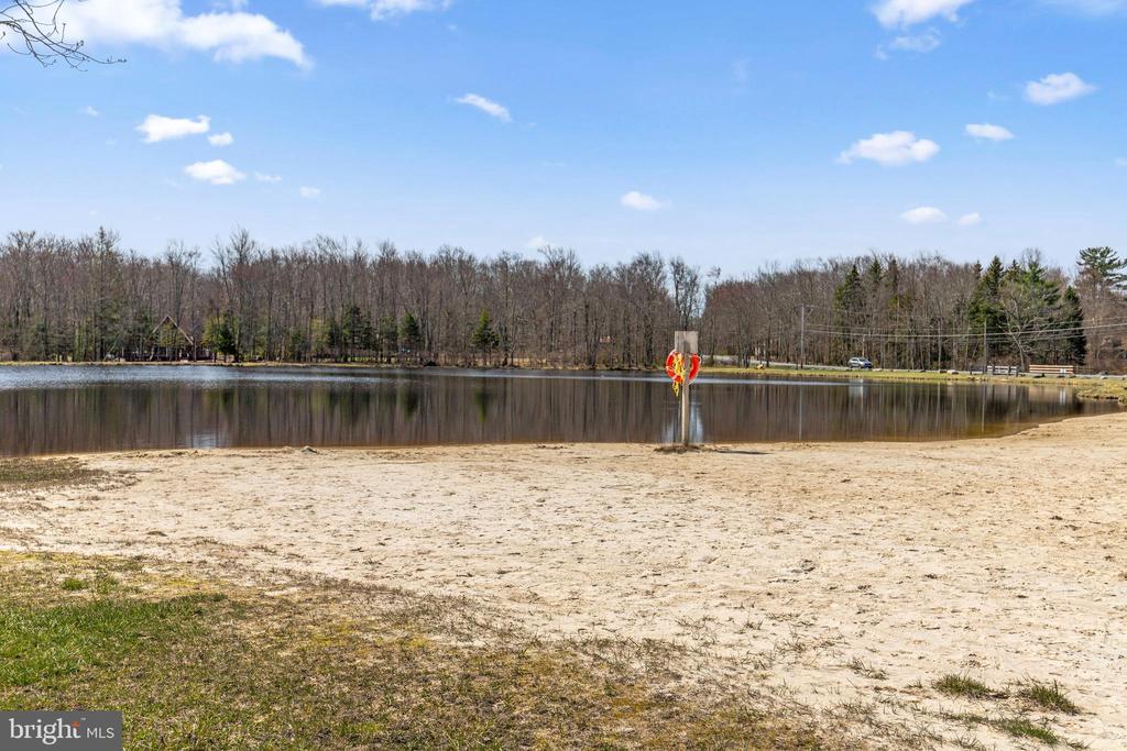 1475 LAKE LANE