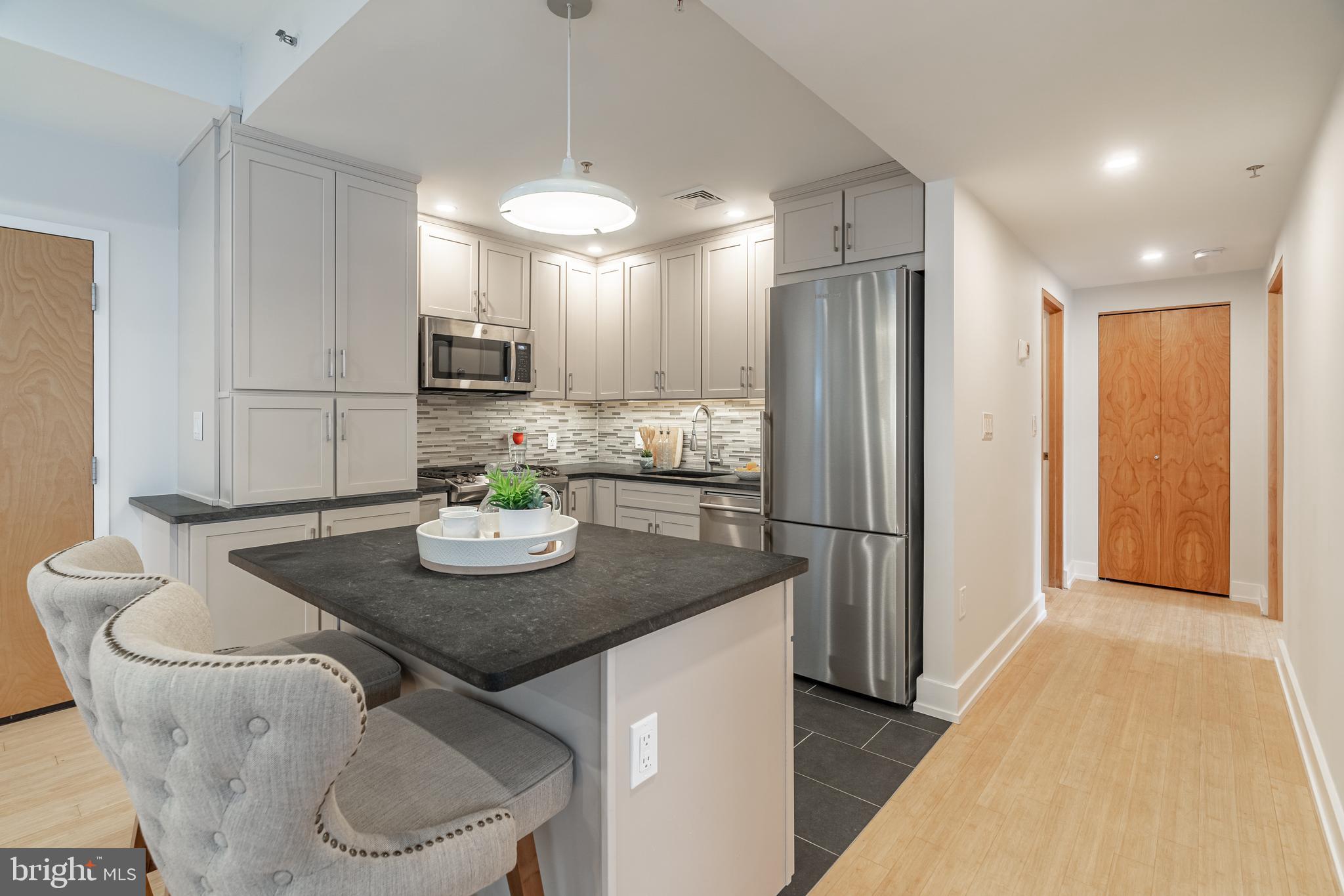 1737-39 Chestnut St #801