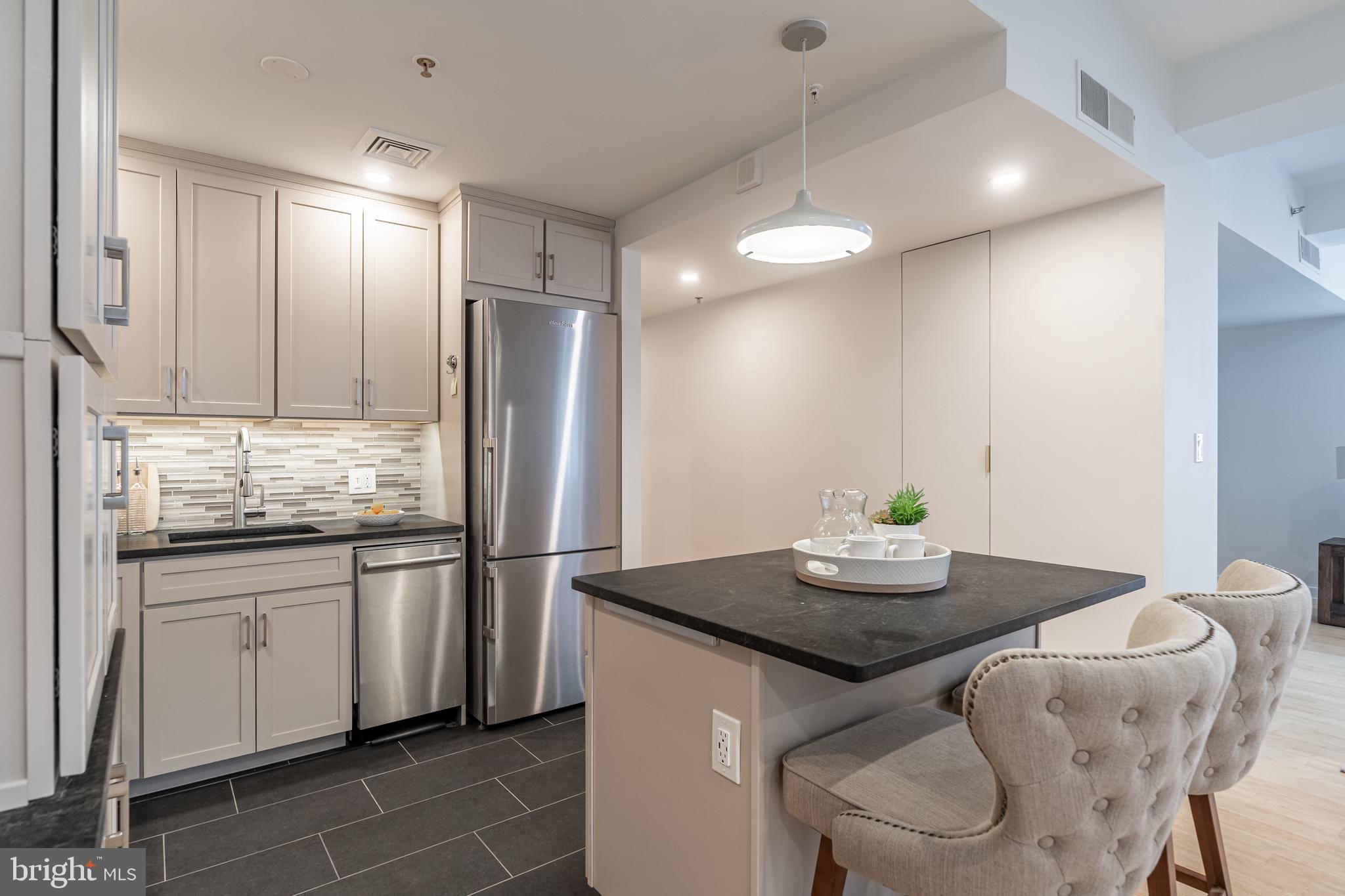 1737-39 Chestnut St #801