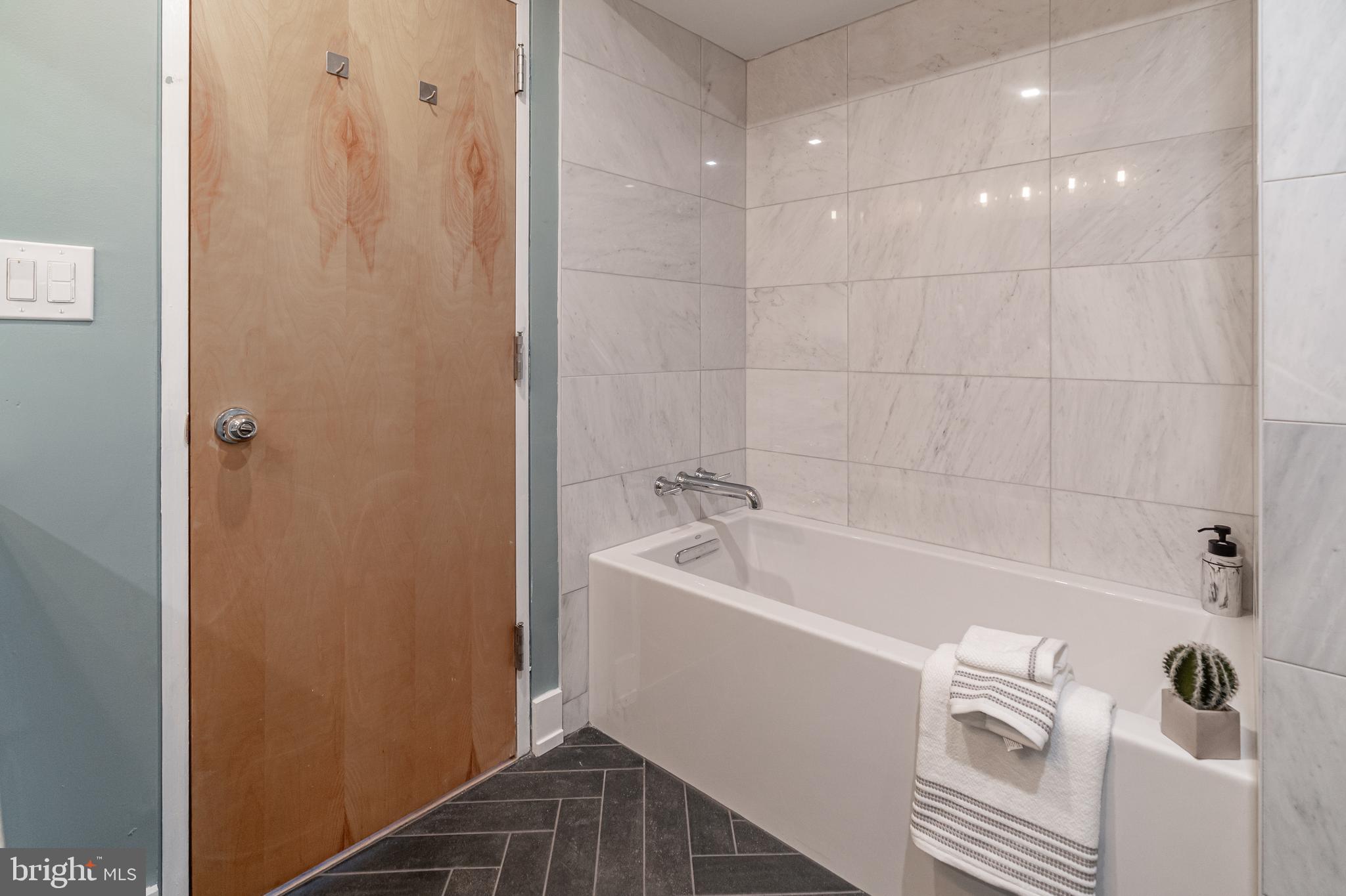 1737-39 Chestnut St #801