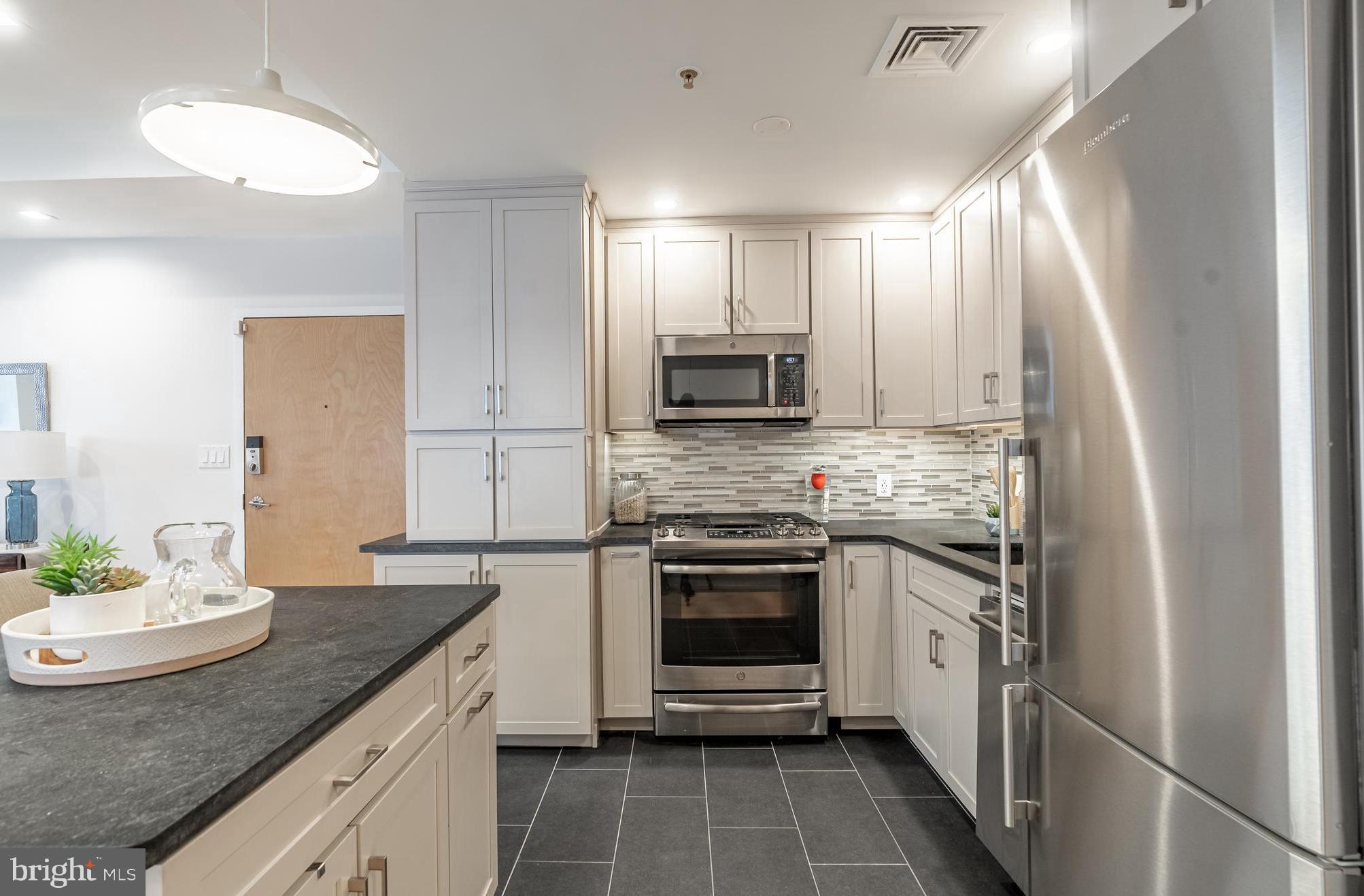 1737-39 Chestnut St #801