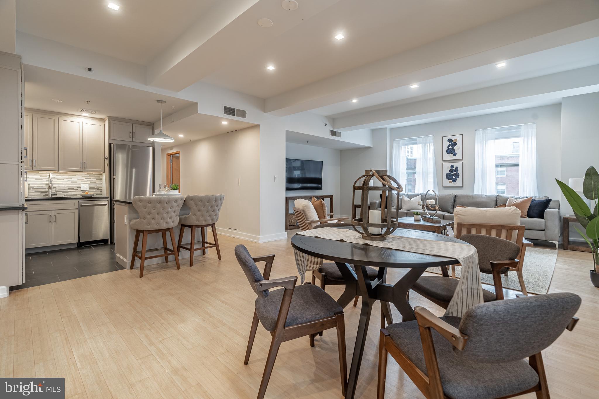1737-39 Chestnut St #801
