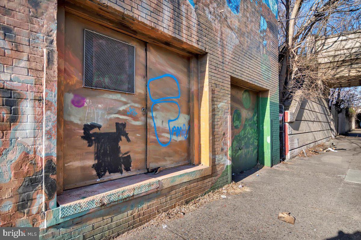 2531 E Lehigh Ave