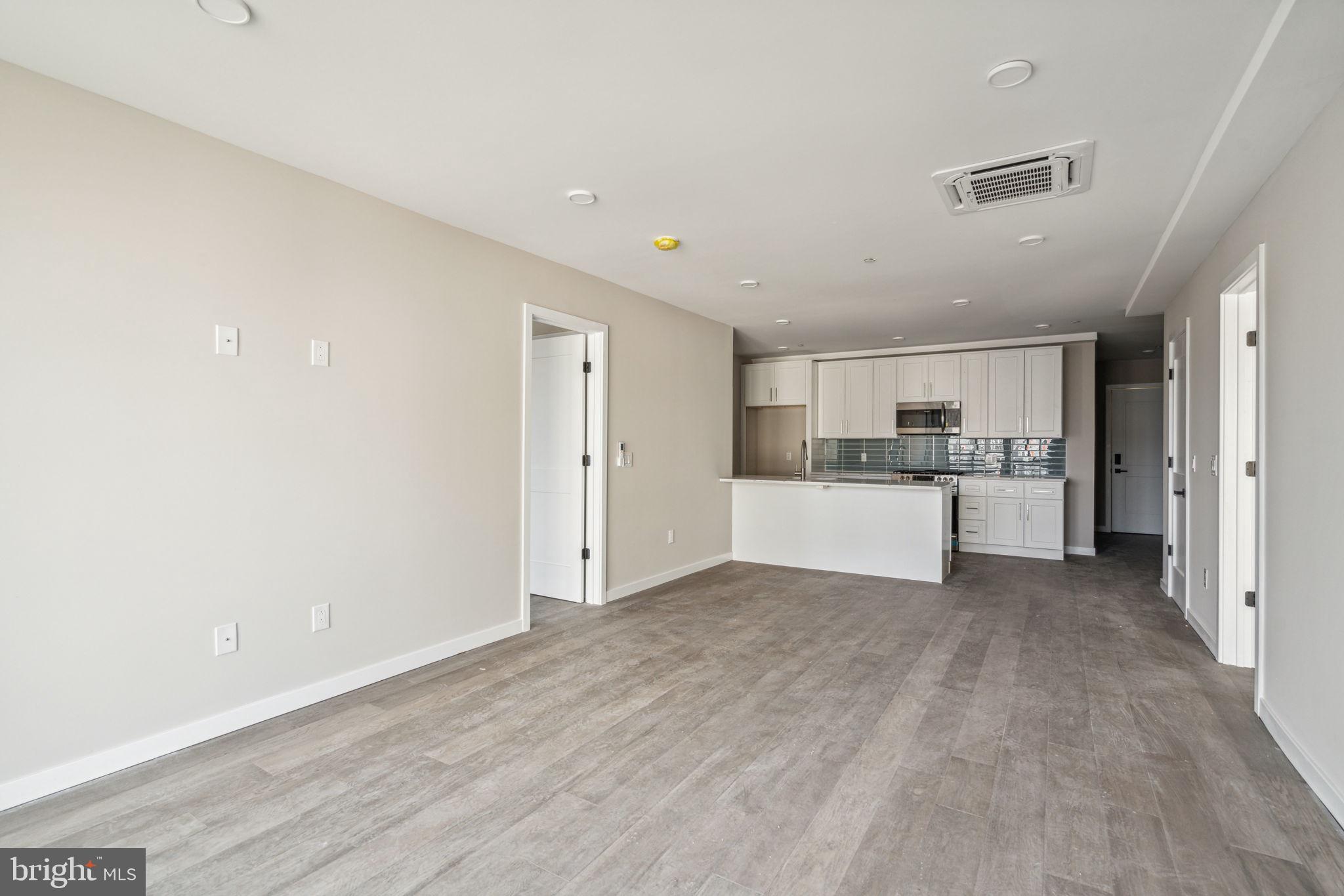 1648-50 Ridge Ave #301