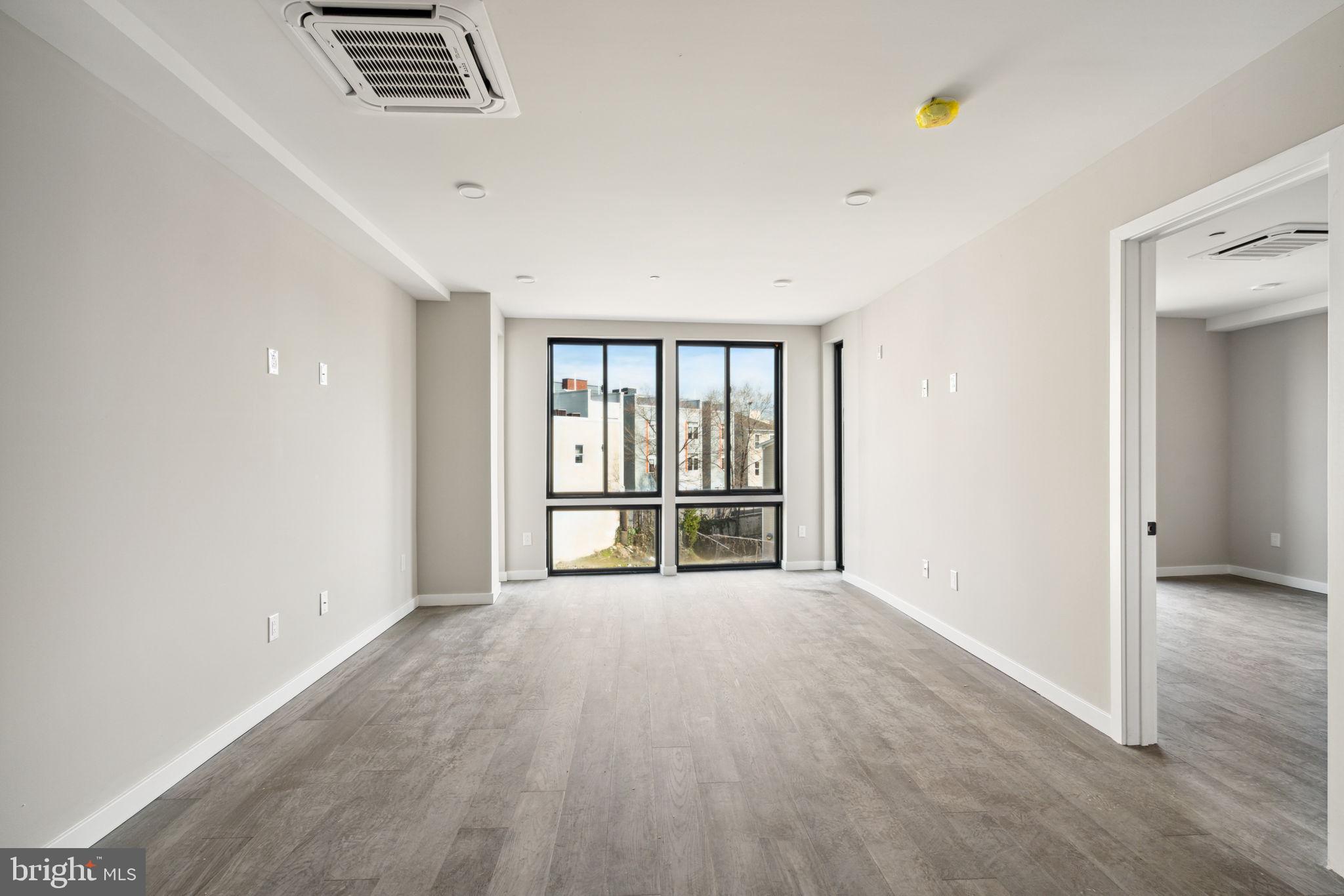 1648-50 Ridge Ave #301