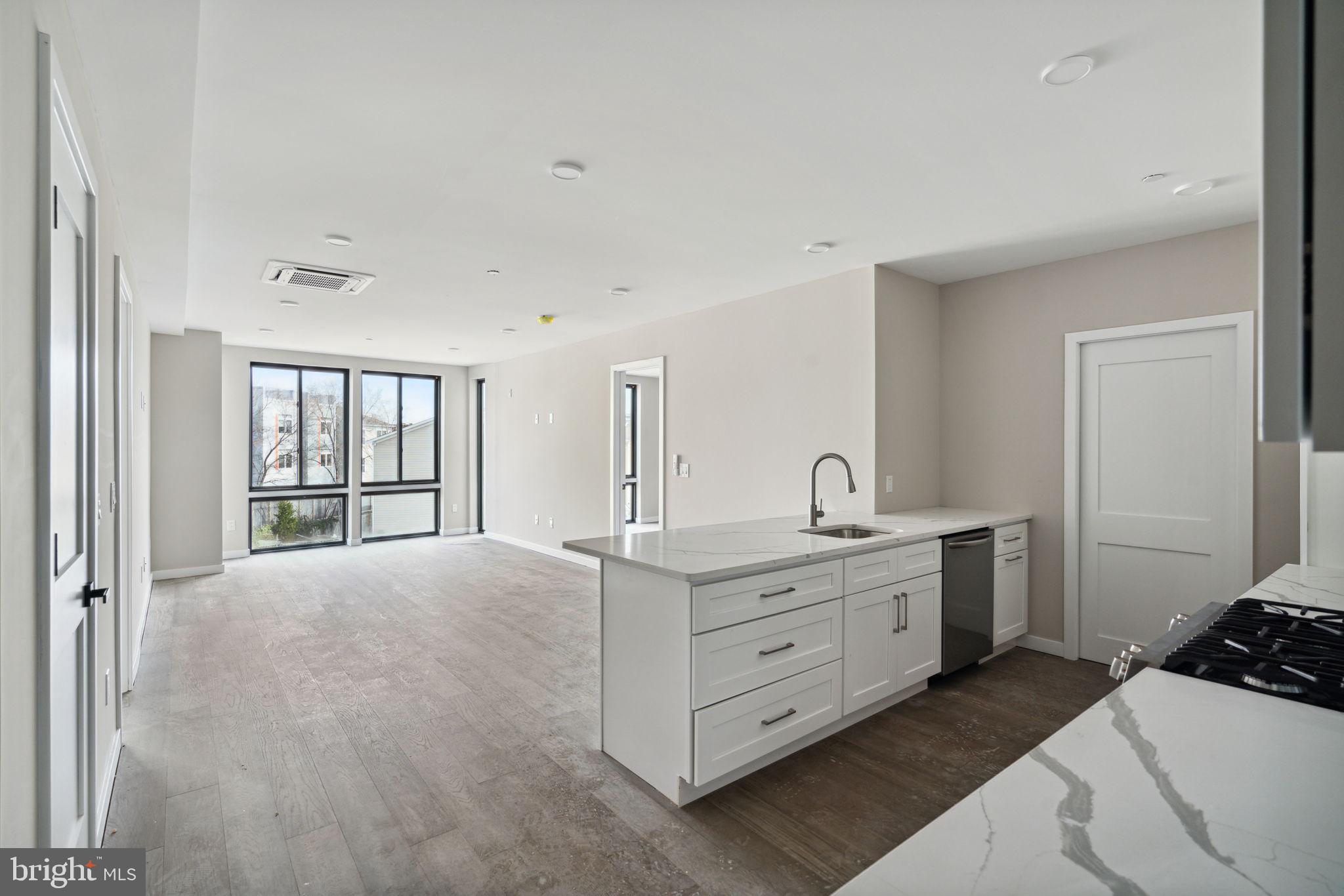 1648-50 Ridge Ave #301