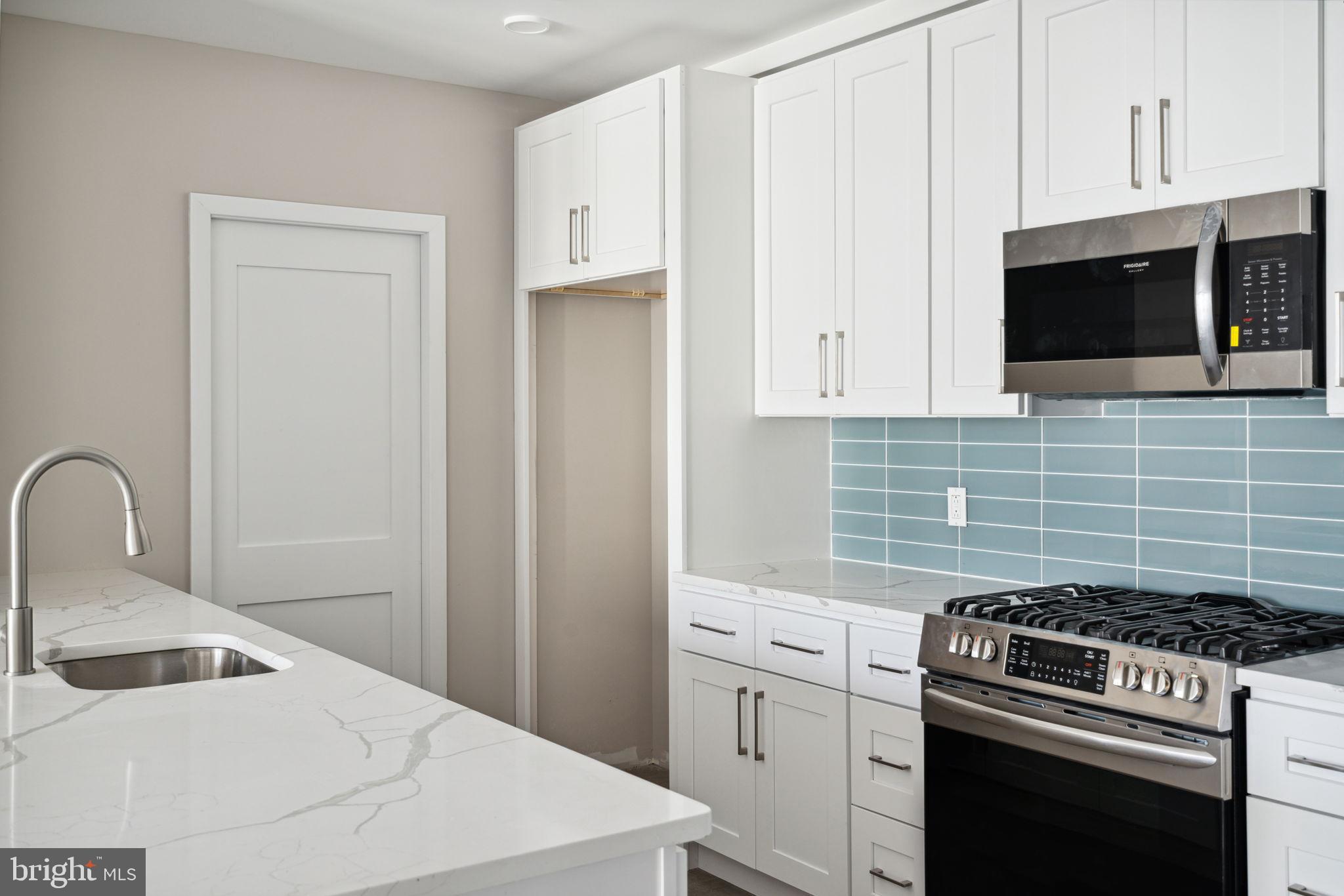 1648-50 Ridge Ave #301