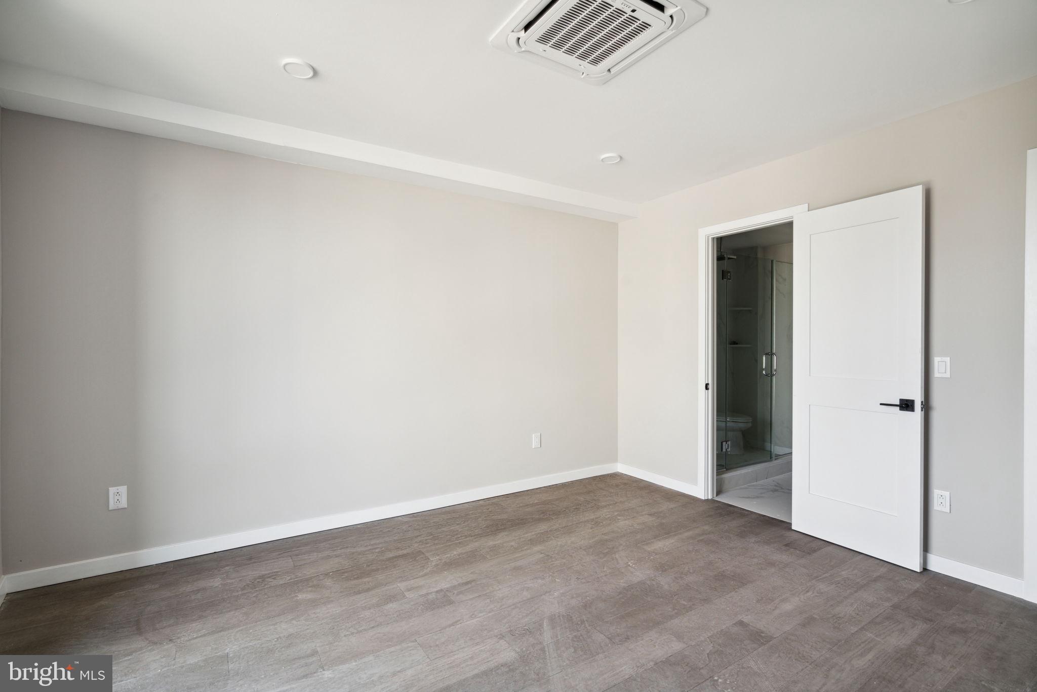 1648-50 Ridge Ave #301