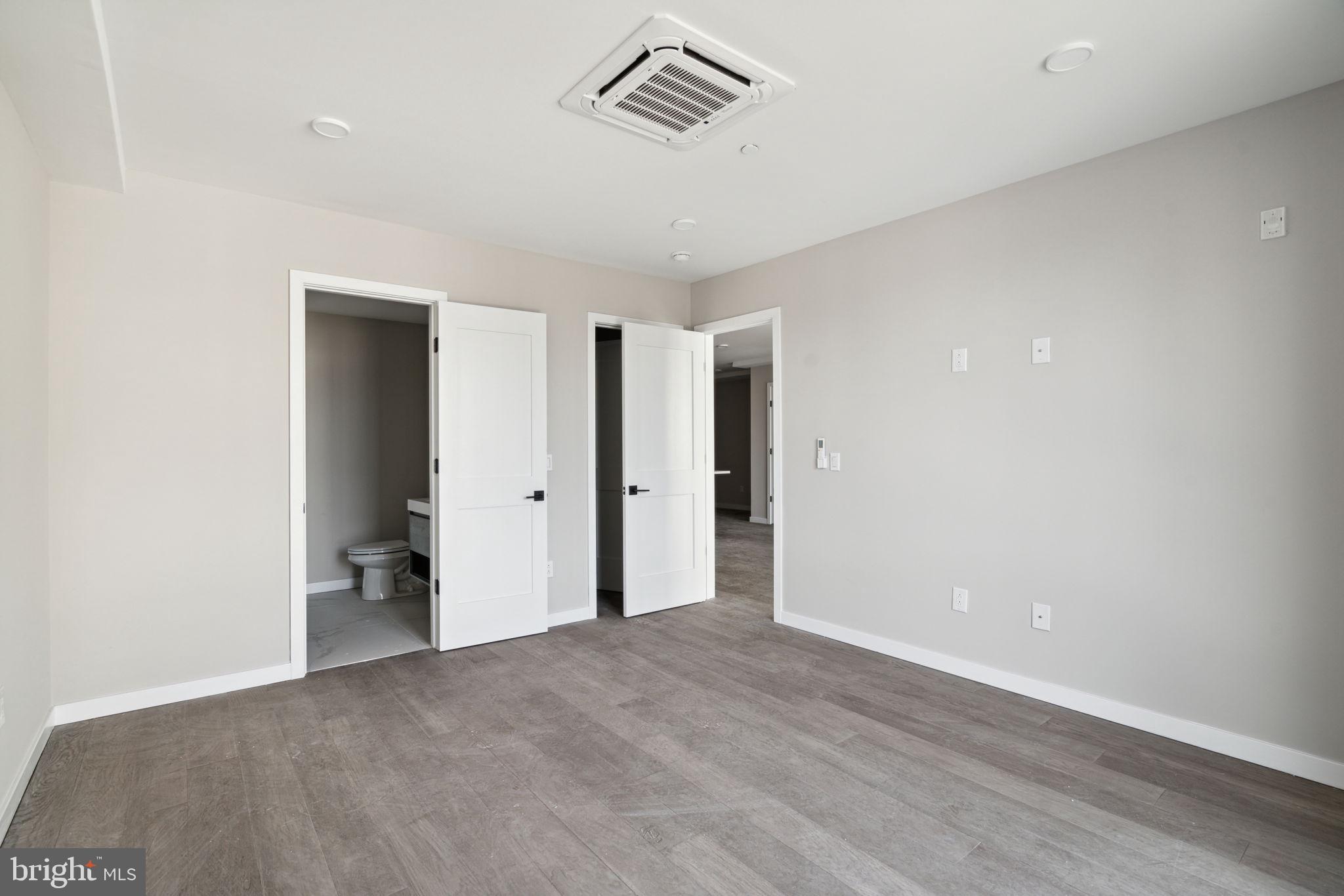 1648-50 Ridge Ave #301