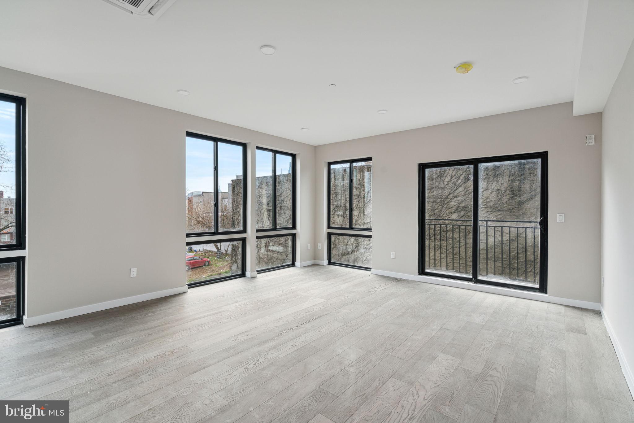 1648-50 Ridge Ave #302
