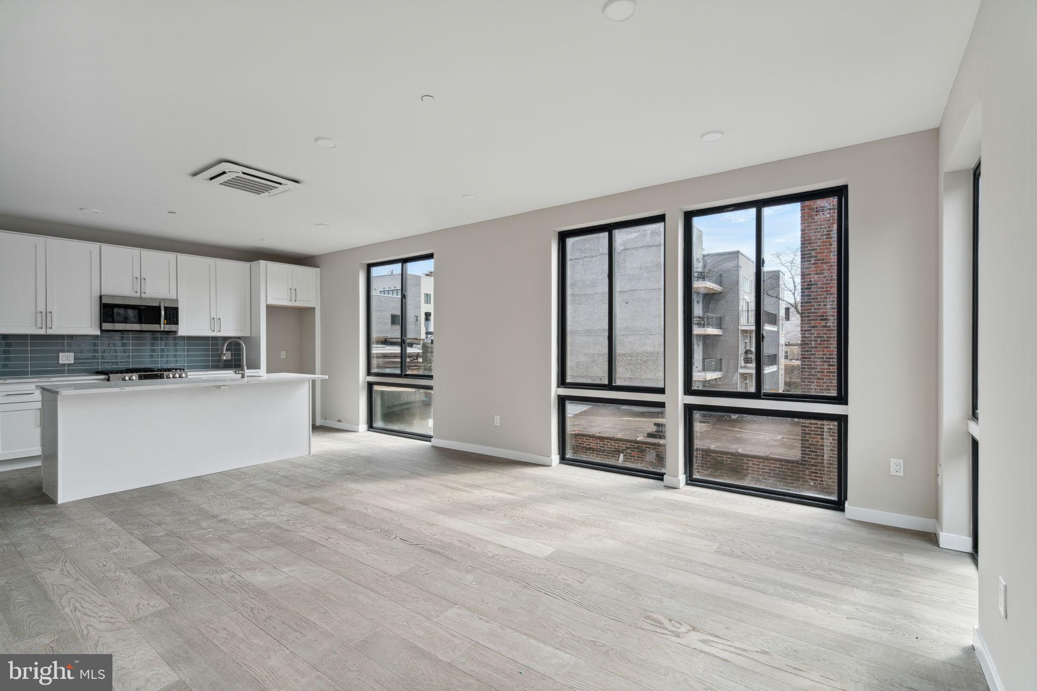 1648-50 Ridge Ave #302