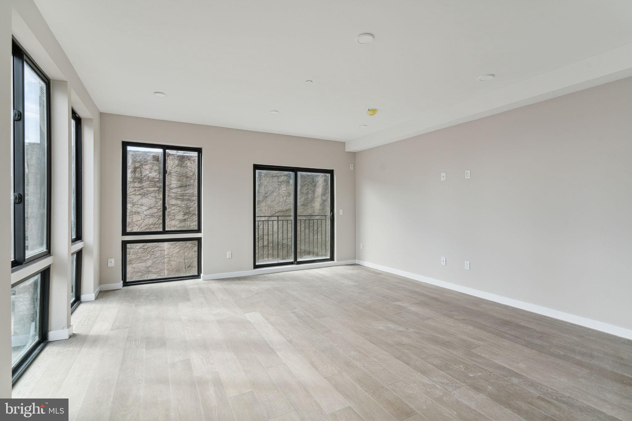 1648-50 Ridge Ave #302