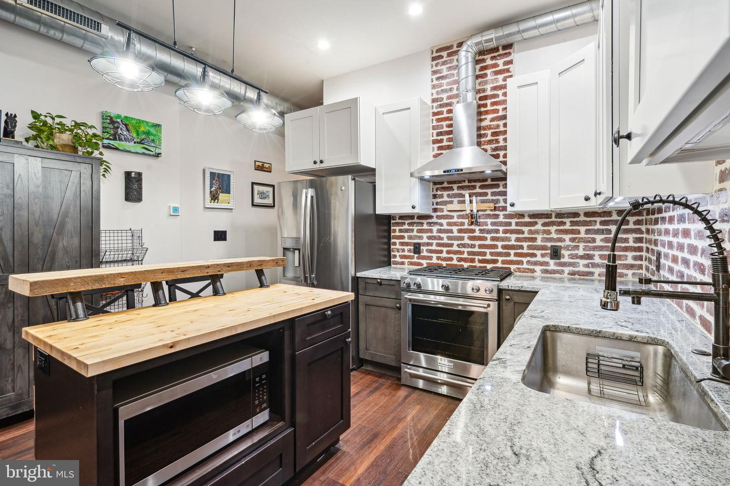 14 E Jefferson St