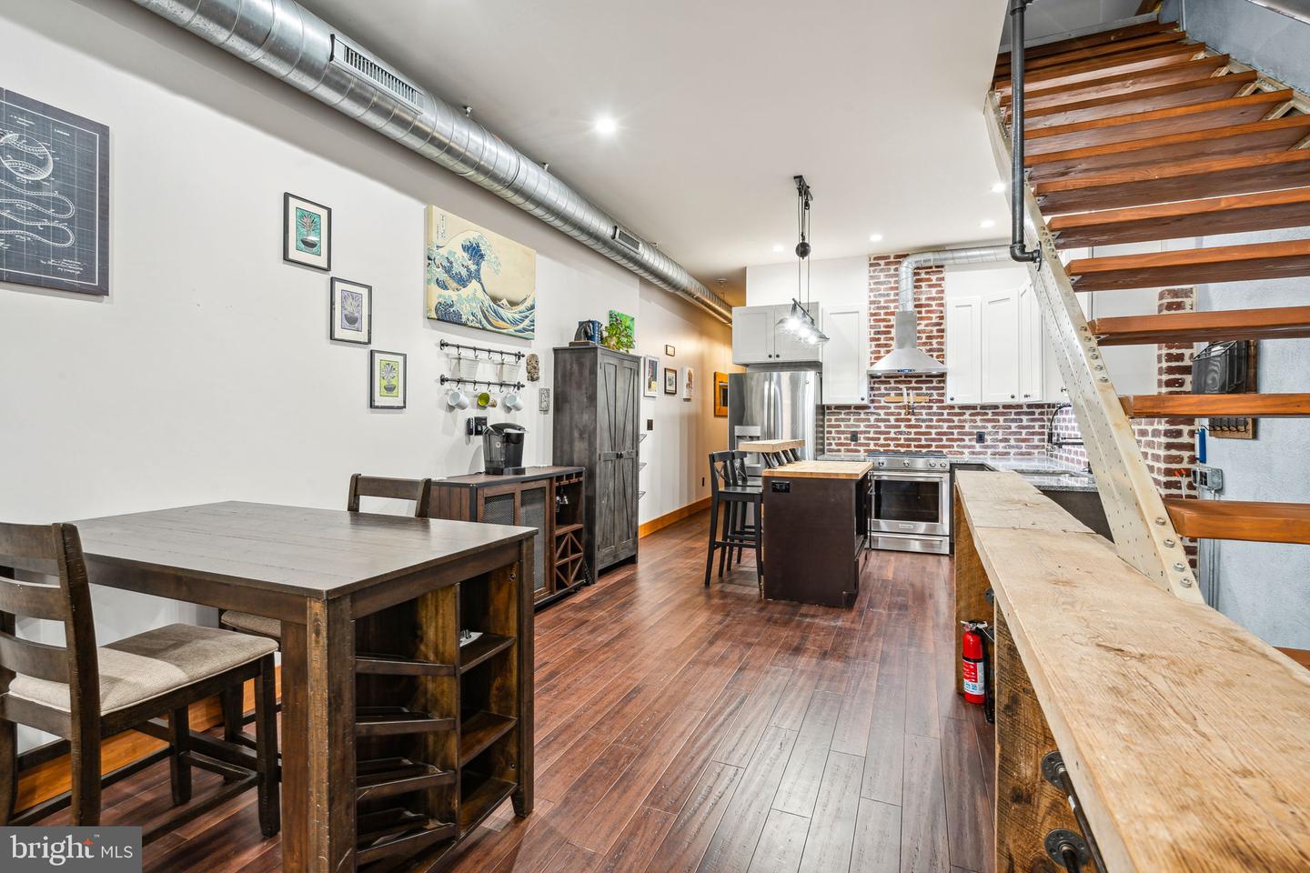 14 E Jefferson St
