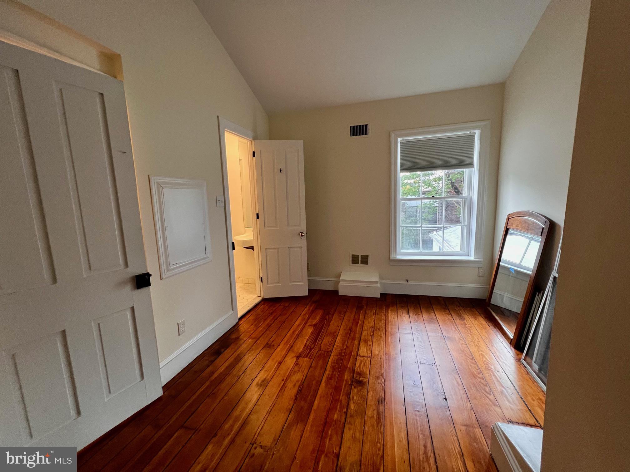 2127 Mount Vernon St