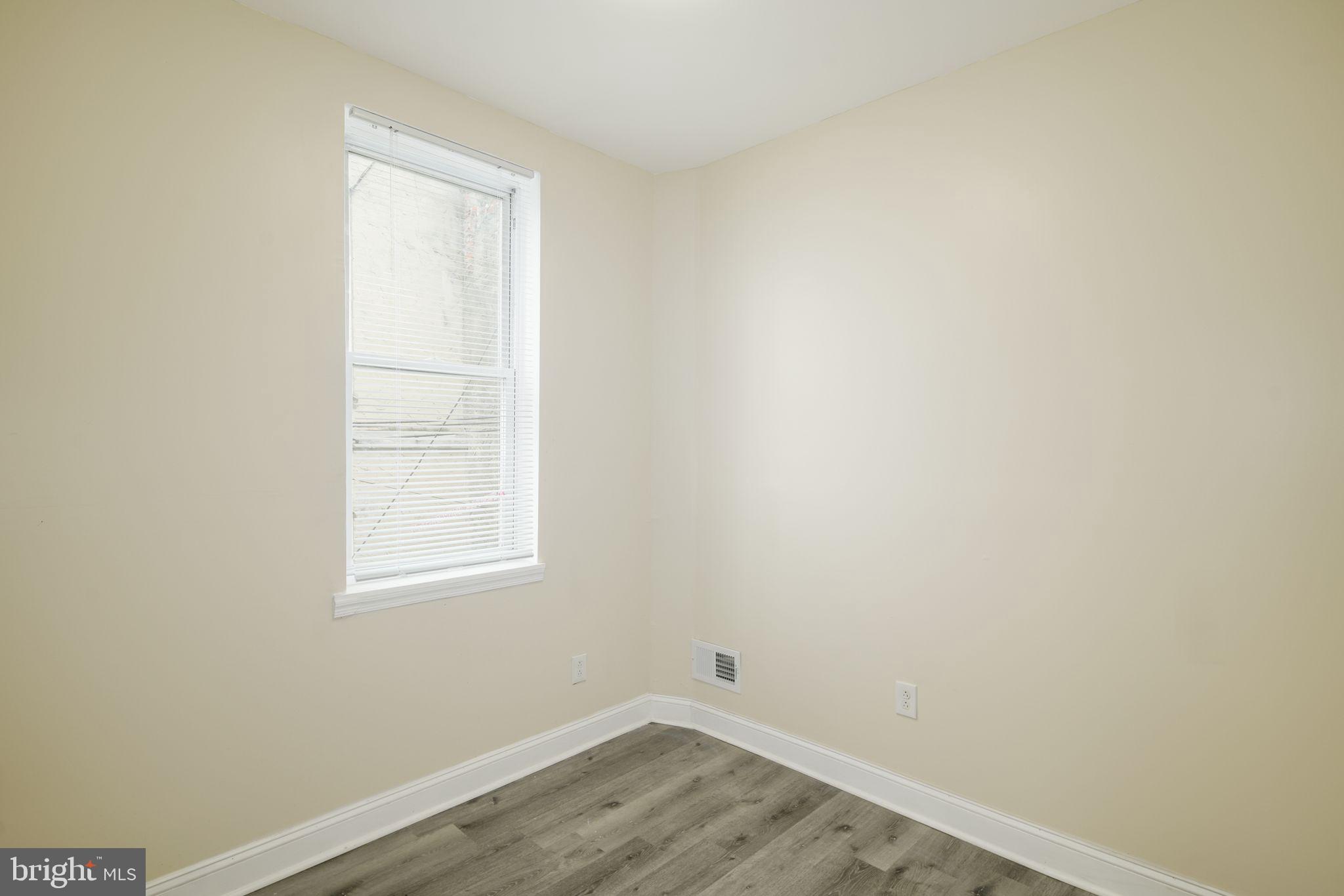 808 Snyder Ave
