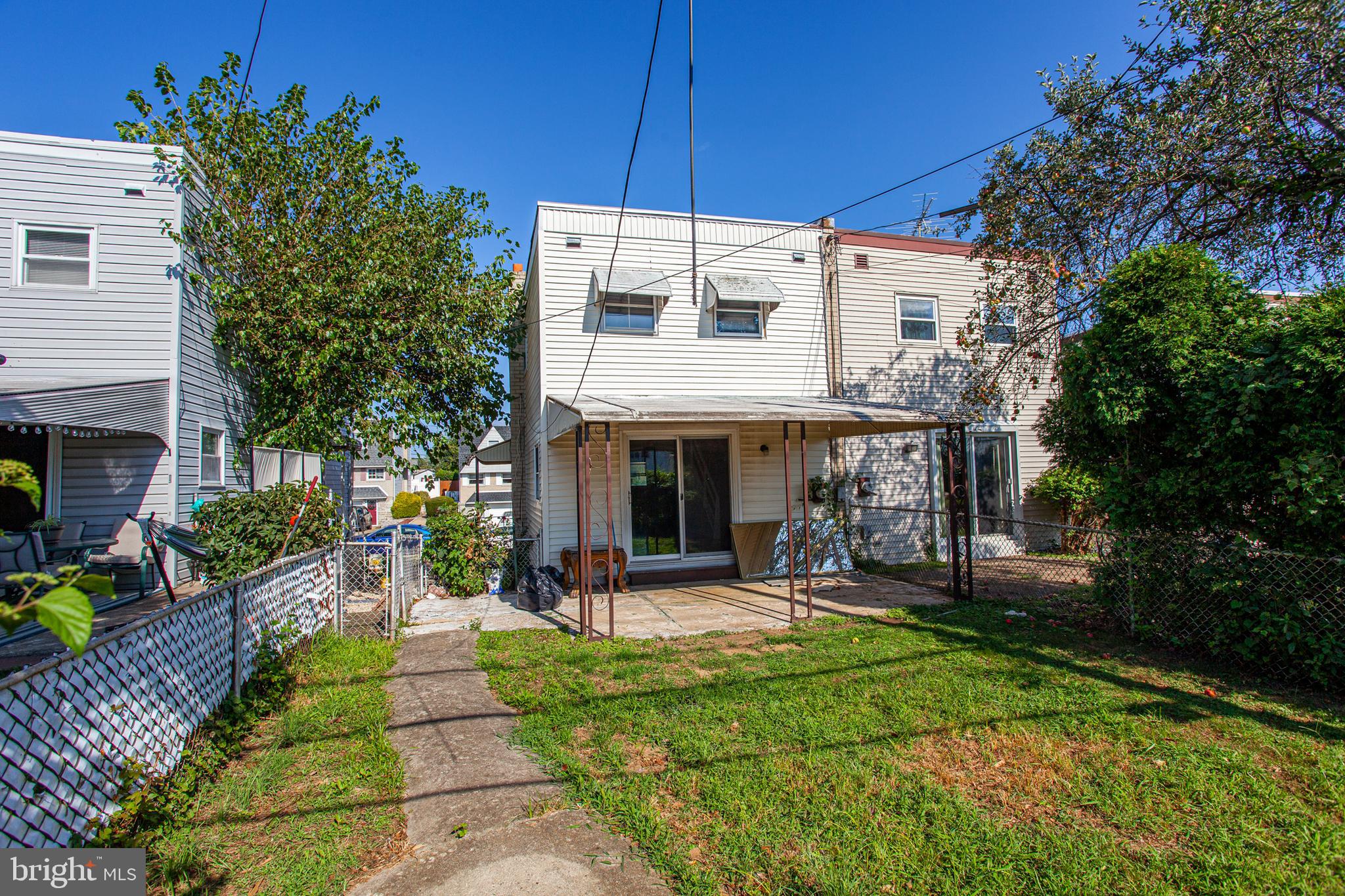 2738 Maxwell St