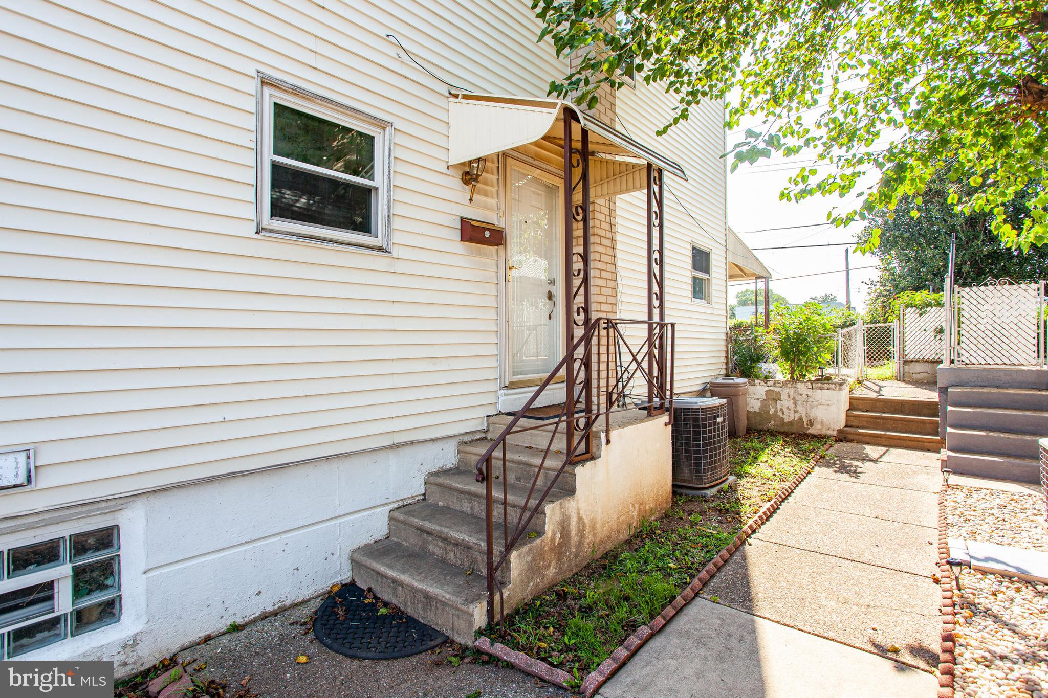 2738 Maxwell St