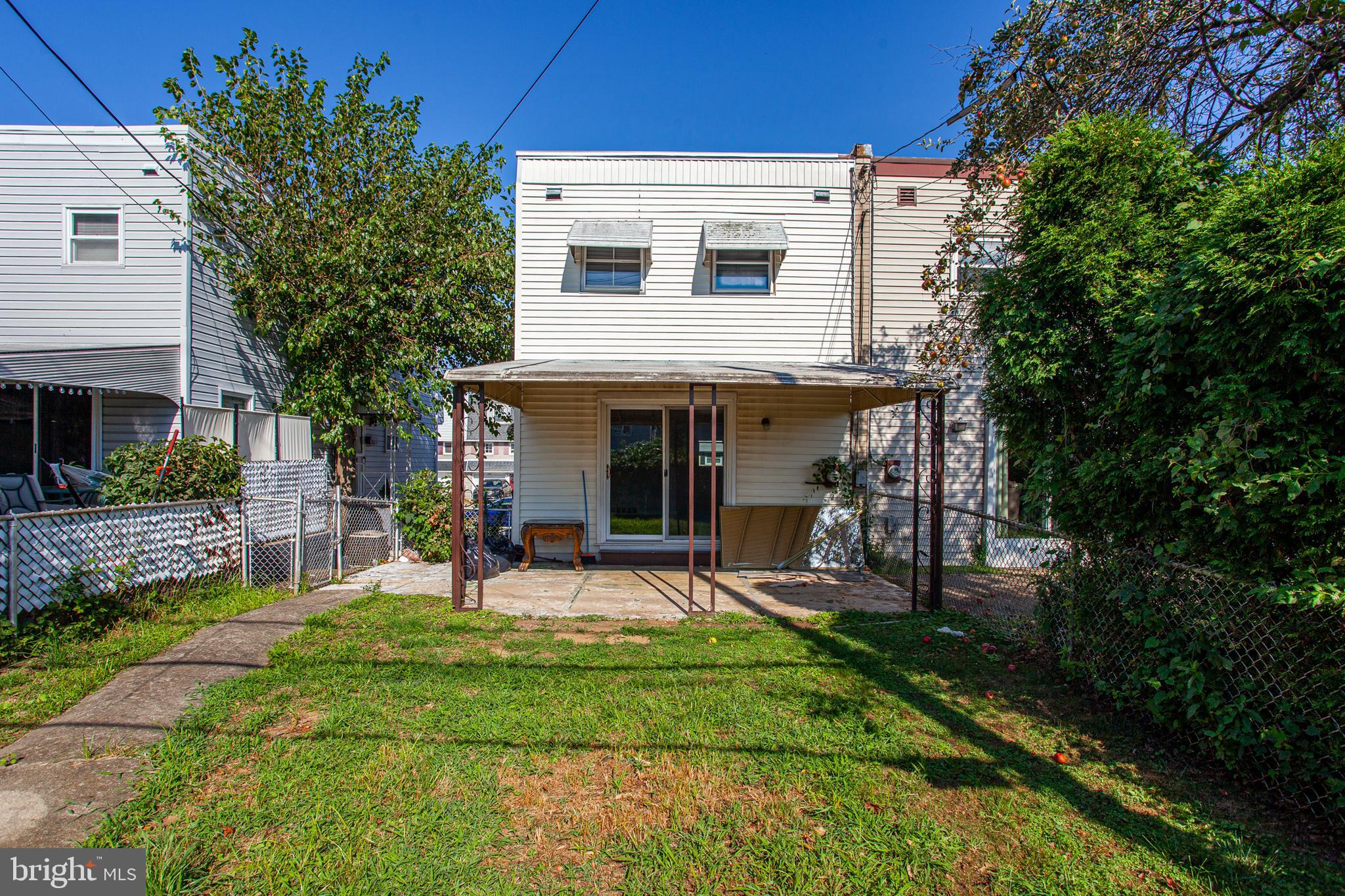 2738 Maxwell St