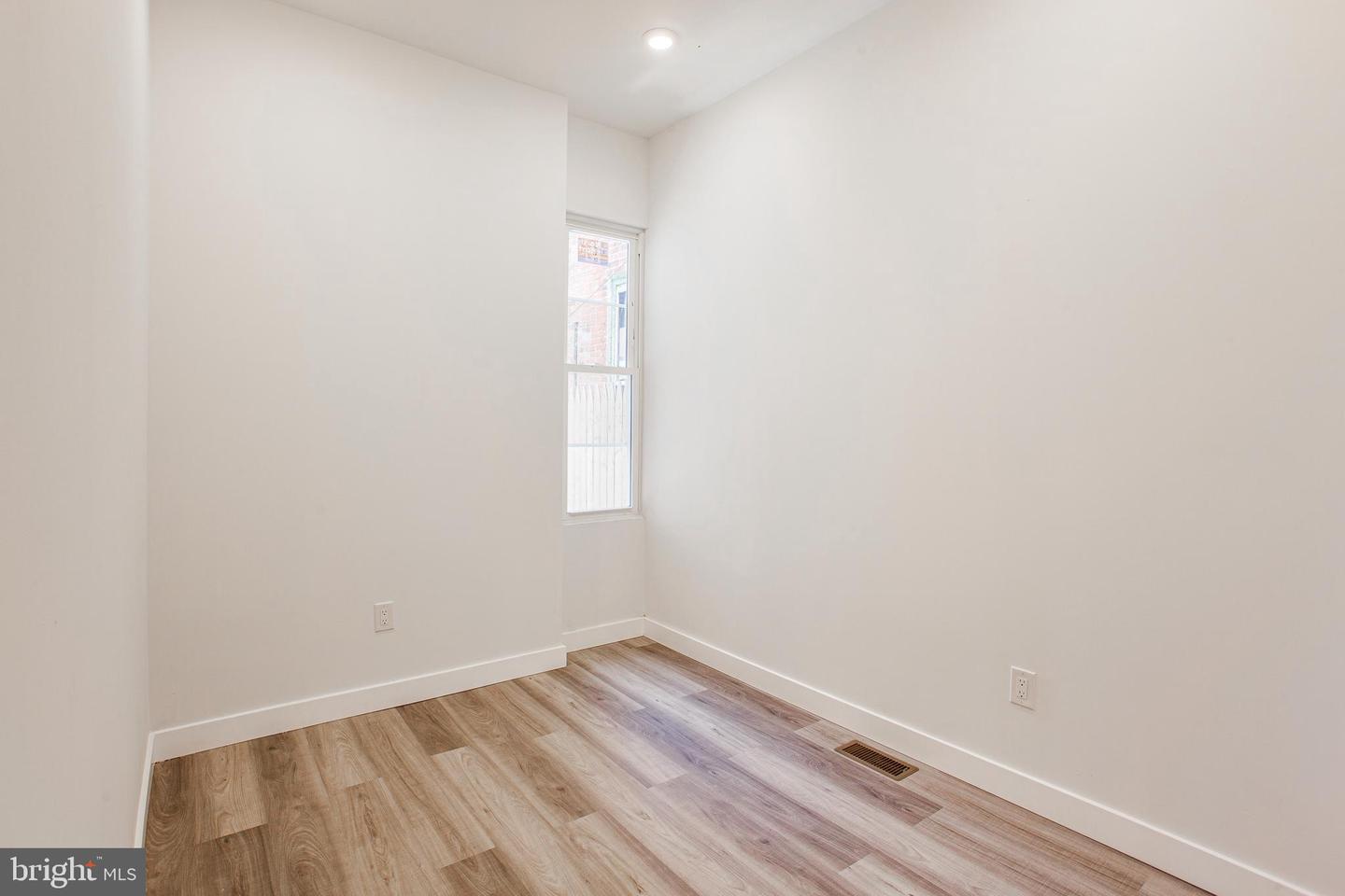 1439 W Venango St
