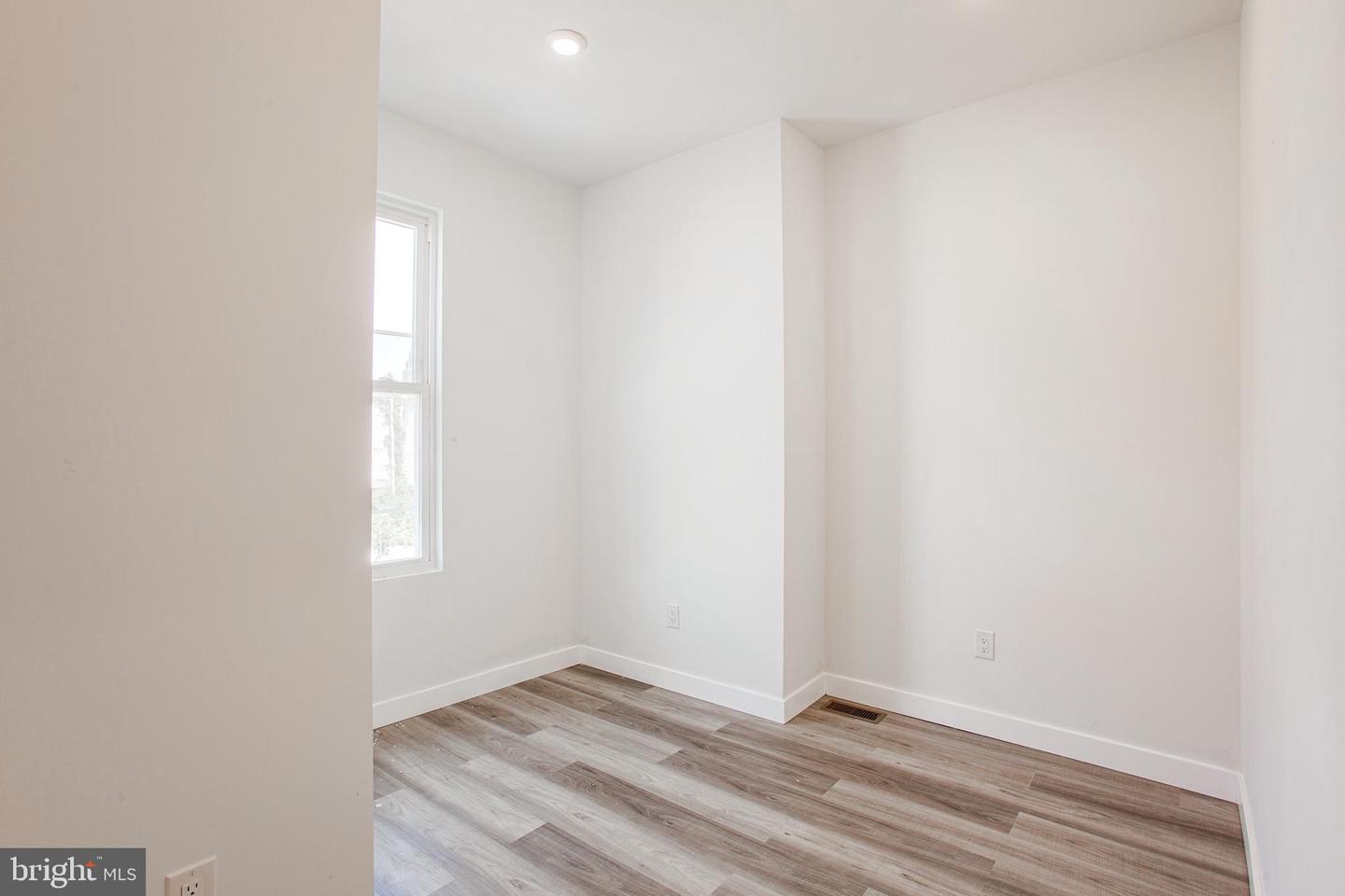 1439 W Venango St