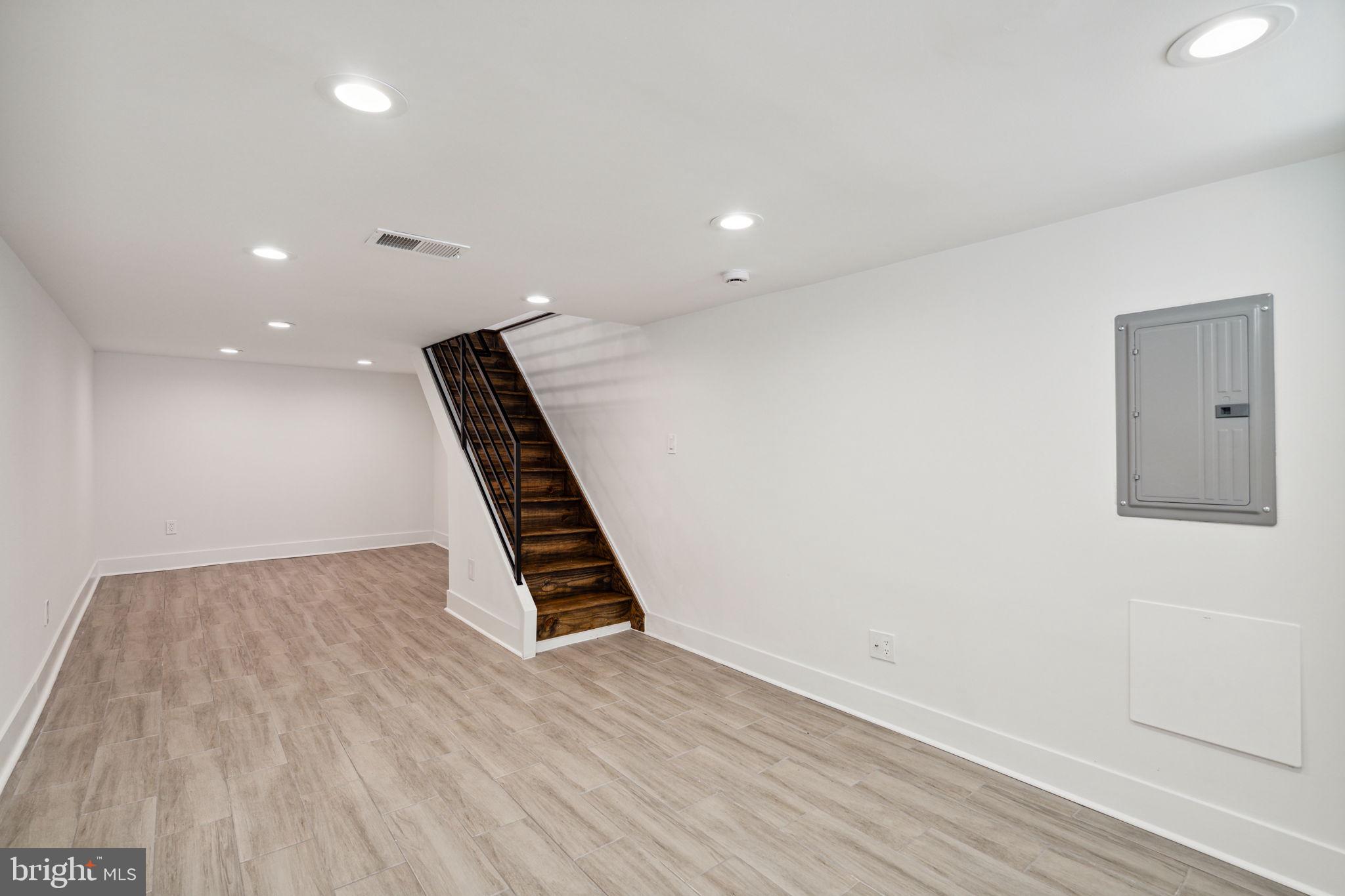 13 E Oxford St