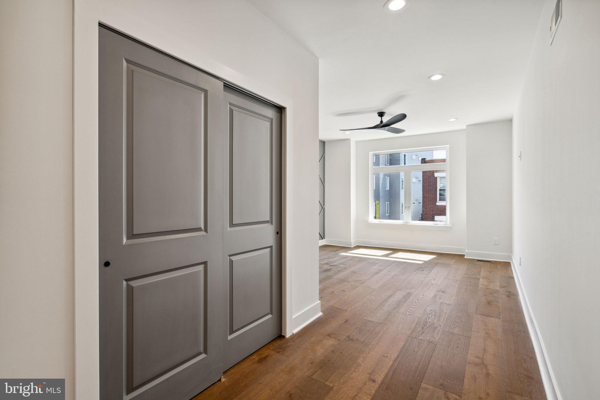 13 E Oxford St